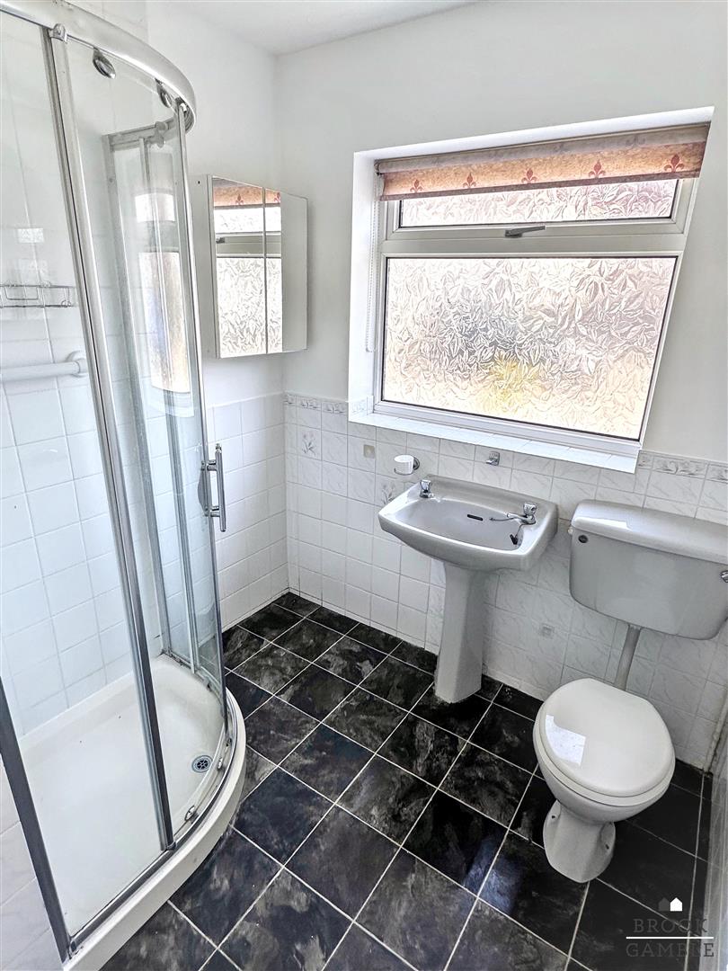 2 Bedroom Bungalow. Victoria Close in Polegate,  10